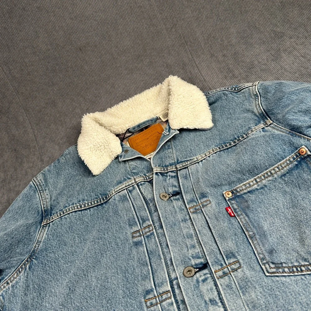 NWT Levis Premium Type I Sherpa‎ Trucker Jacket Light Wash Plaid Lined A4080 L